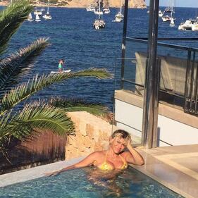 Carmen Russo esplosiva a Ibiza 11
