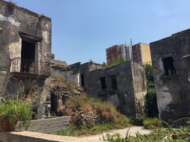 Nel centro di Torre Annunziata, "Pompei moderna" fatta di ruderi abitati 2