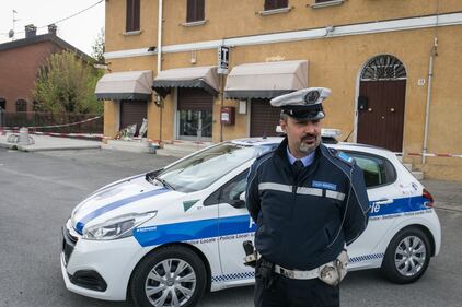 Budrio, il bar assaltato dal ladro 17