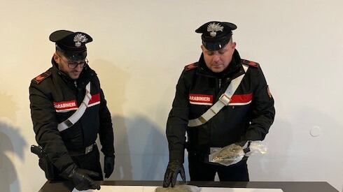 L'inseguimento e lo schianto: arrestati due corrieri della droga