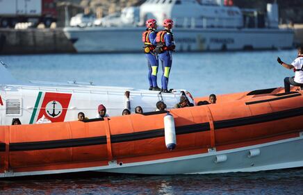 Lampedusa,sbarcano altri 166 clandestini 12