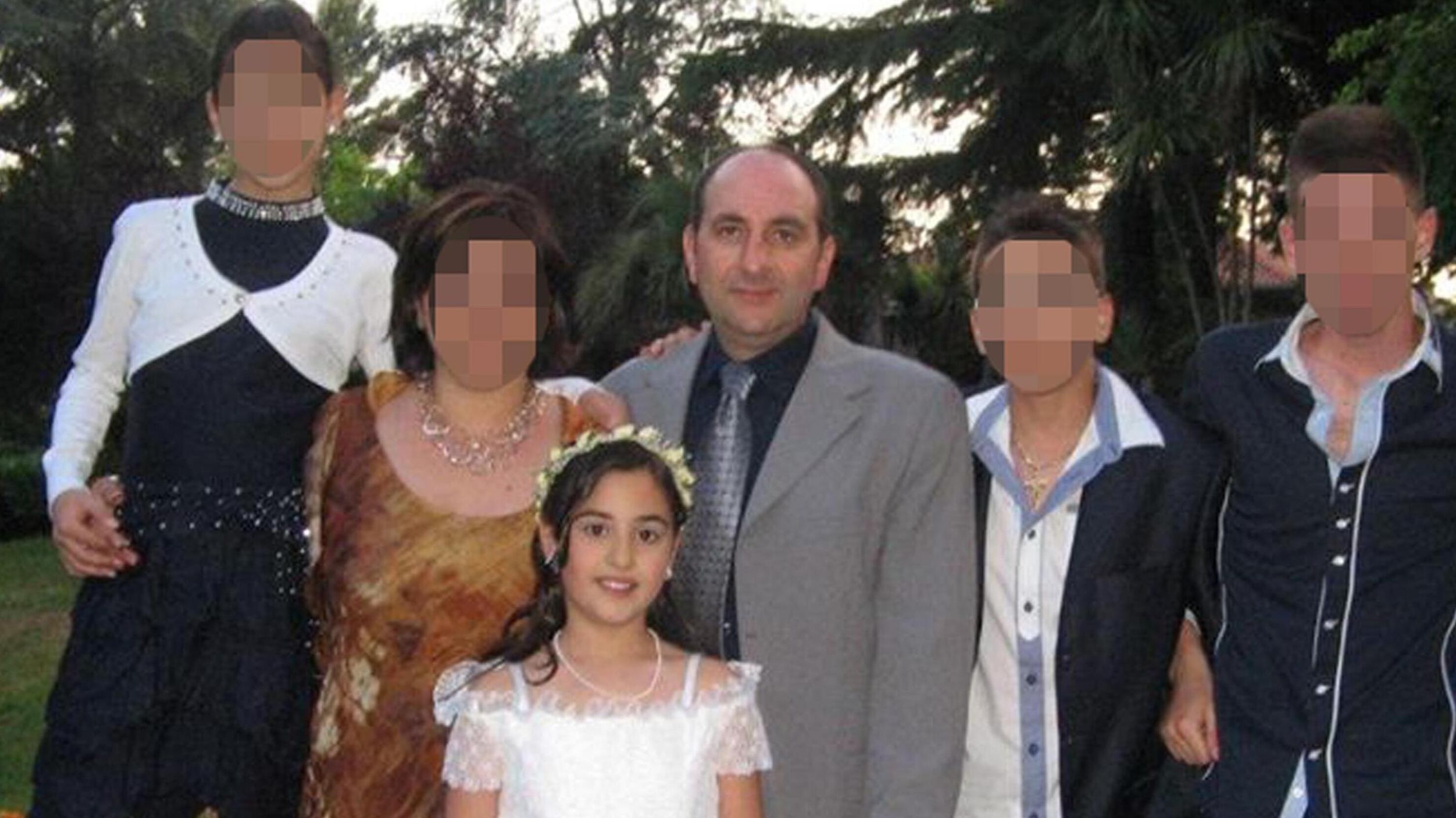 La moglie lo lascia, lui uccide la figlia