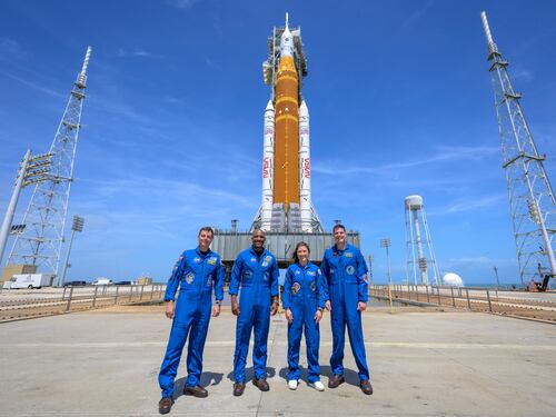 Riparte la corsa per la conquista della Luna. In orbita dopo 54 anni, la sfida tra Usa e Cina