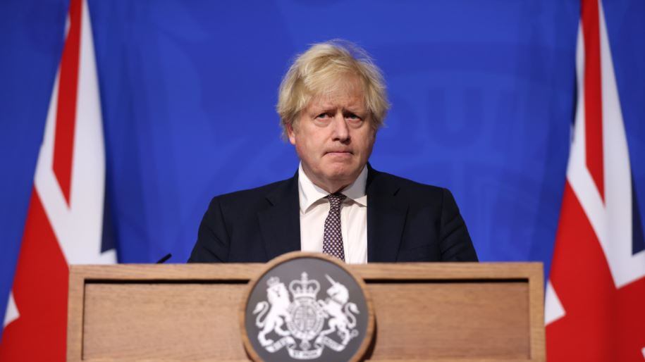 Stretta di Johnson contro la variante Omicron: test molecolare e isolamento per chi arriva nel Regno Unito