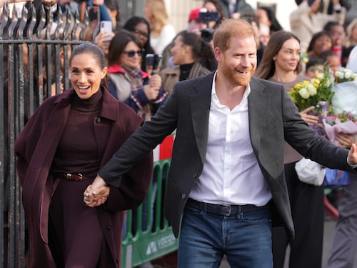 Harry e Meghan, bagno di folla nel primo impegno pubblico a Nottingham