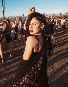 Giulia De Lellis sexy  "dark lady" al Coachella Festival 2