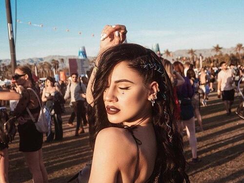 Giulia De Lellis sexy "dark lady" al Coachella Festival