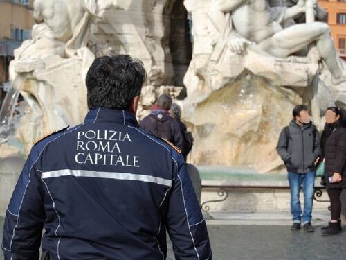 Occhio alle tre campanelle: cos'è e come funziona la truffa da 5mila euro al giorno che spaventa Roma