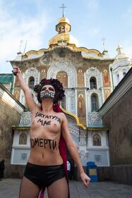 Kiev, attiviste Femen nude contro Ianukovich 2