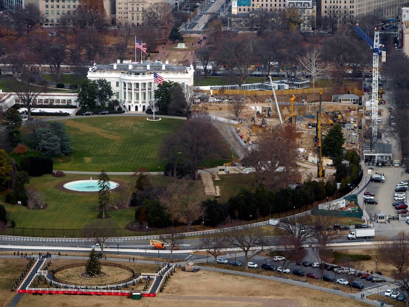 Trump fermato sulla nuova sala da ballo: “La Casa Bianca non è sua”. Ora decide la Corte Suprema