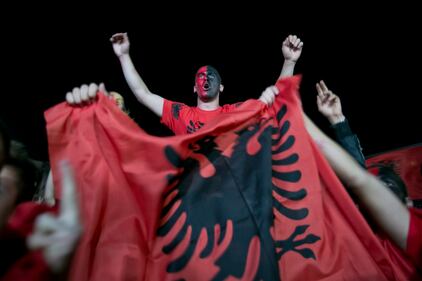 Serbia-Albania, la bandiera del Kosovo scatena la rissa 7