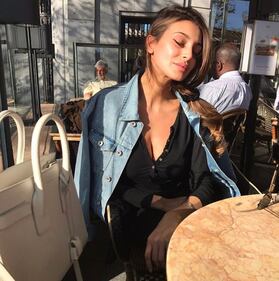 Cristina Buccino, scollatura hot 14