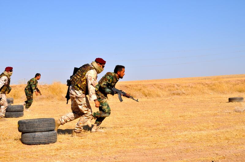 Così i parà addestrano i curdi a Erbil 11