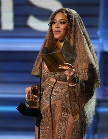 Beyoncé, dama sexy ai Grammy 2017 3