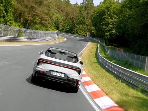 Pirelli presenta gli pneumatici per la Lotus Eletre