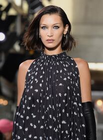 Bella Hadid sexy in passerella, foto 8