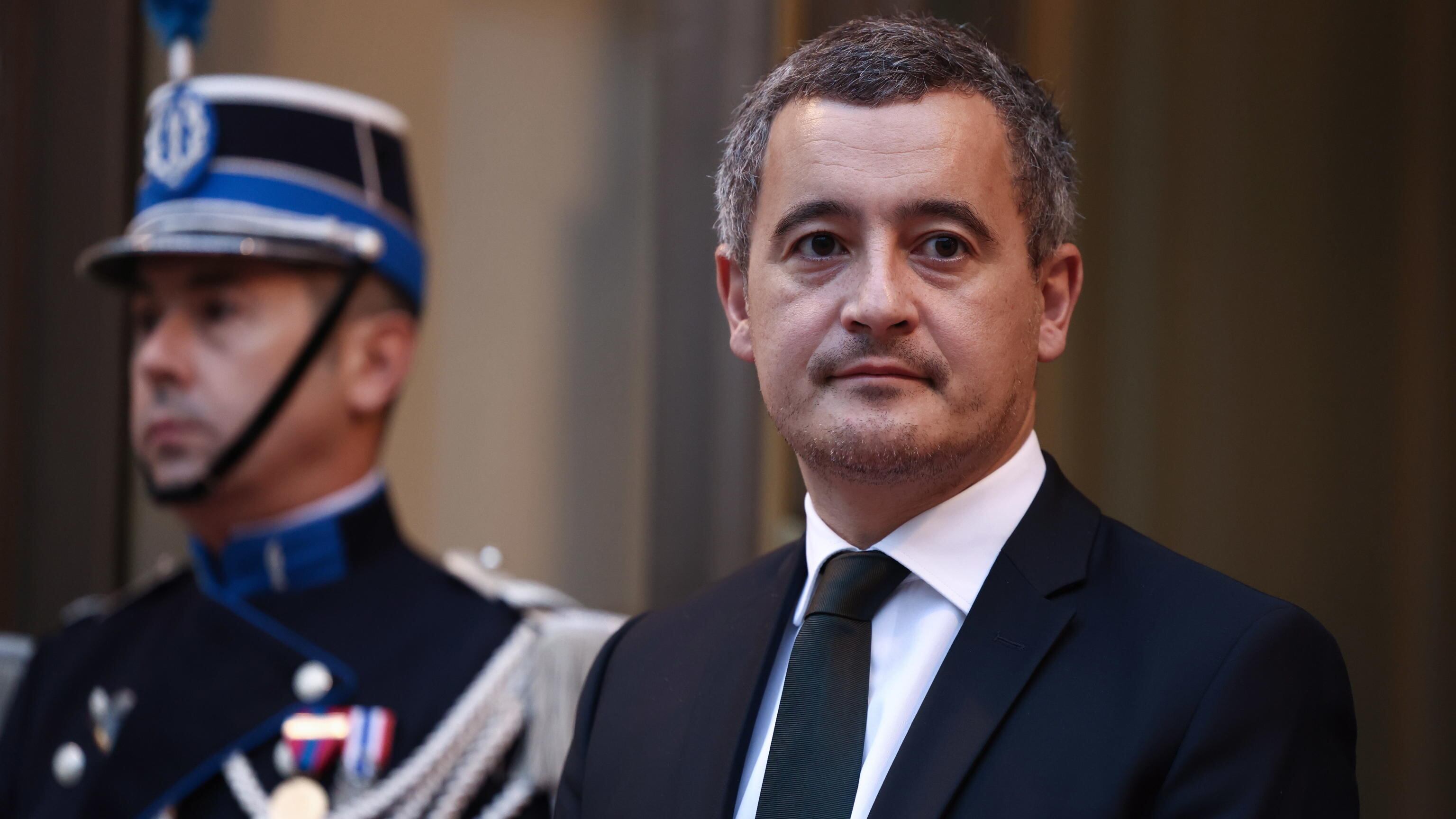 Darmanin, il "primo poliziotto" di Macron: chi c'è dietro al braccio di ferro con l'Italia