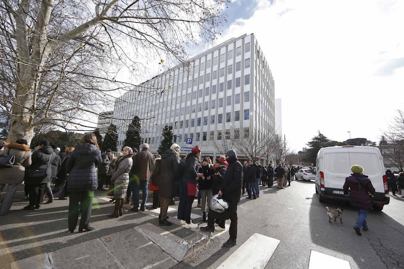 Terremoto, panico a Roma: chiusa metropolitana, evacuate scuole e uffici 14