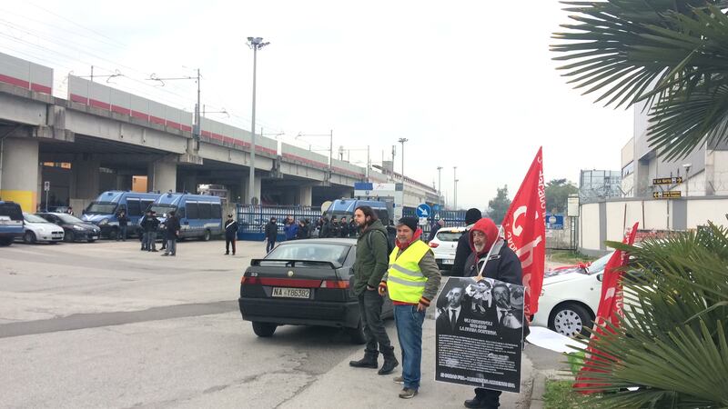 Di Maio contestato a Napoli 14