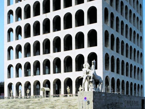 Ma il potere ama mettersi in mostra. Come spiega la Roma fascista