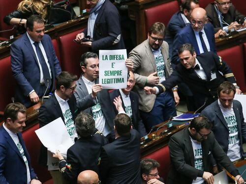 Rinvio sulla legittima difesa Insorge la Lega: "Vergogna"