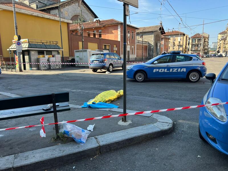 Omicidio in strada a Torino: 50enne ucciso a pugni e bastonate 7