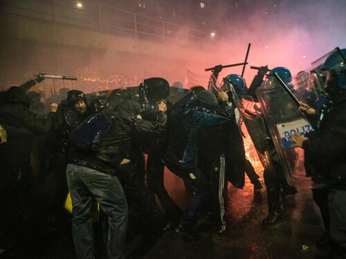 "Nemici dell'Italia". La lezione della Meloni contro la piazza anti Olimpiadi