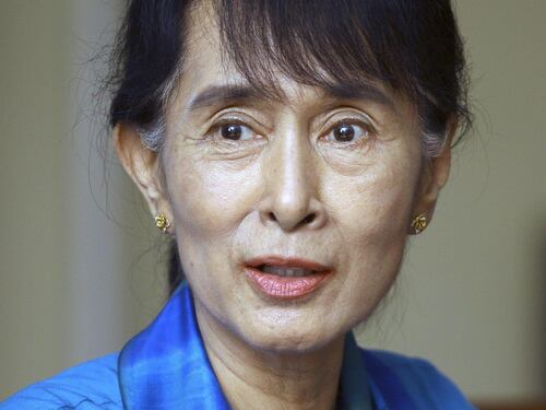 Aung San Suu Kyi come Mandela: bagno di folla alla fine dell'incubo