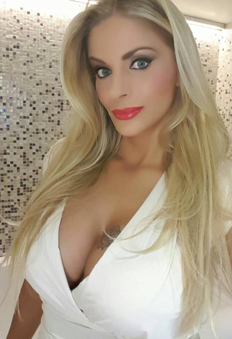 Francesca Cipriani vs Pamela Anderson, foto 25