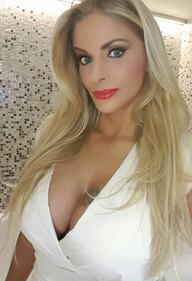 Francesca Cipriani vs Pamela Anderson, foto 25