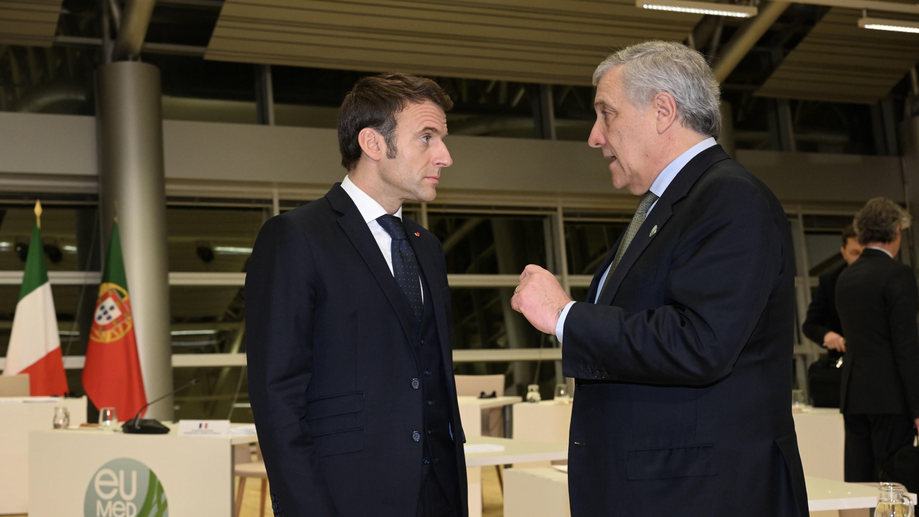 Tajani avverte: "Sui migranti solidali, ma rispettare le regole"