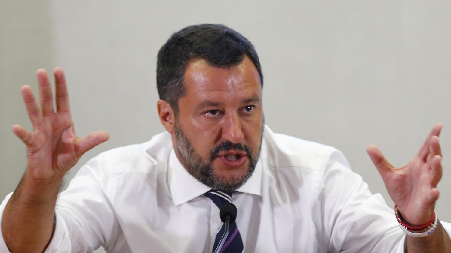 Open Arms, Salvini smaschera i migranti: "Almeno 8 sono maggiorenni"