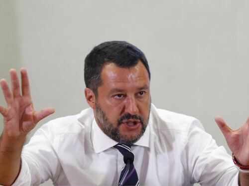 Open Arms, Salvini smaschera i migranti: "Almeno 8 sono maggiorenni"