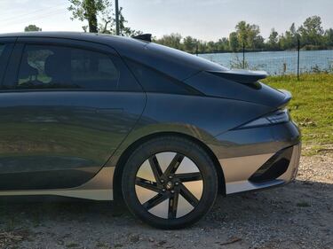 Hyundai Ioniq 6: guarda la gallery della berlina elettrica da oltre 500 km 10