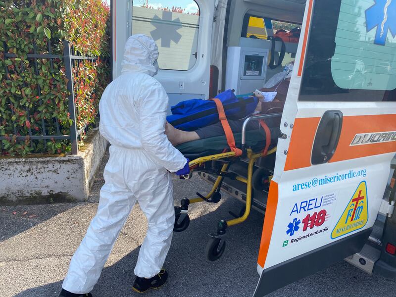 I volontari in prima linea contro il virus 7