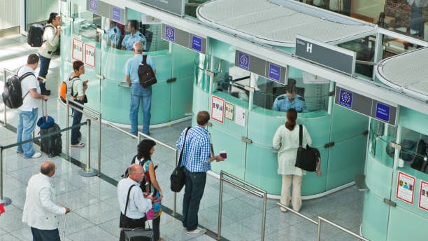 Olanda e Norvegia sospendono il Trattato di Schengen: tornano i controlli alle frontiere