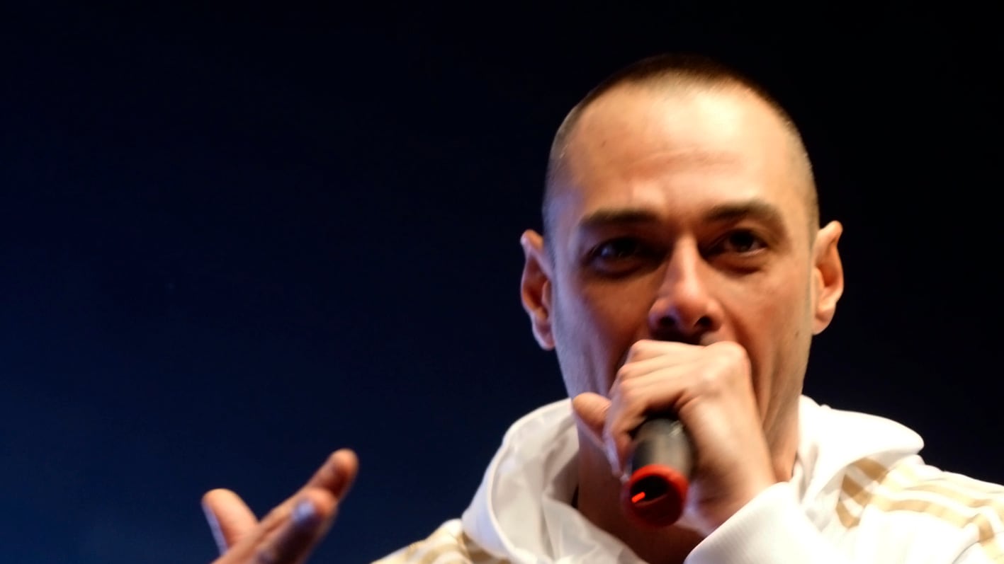 Fabri Fibra capisce la radio