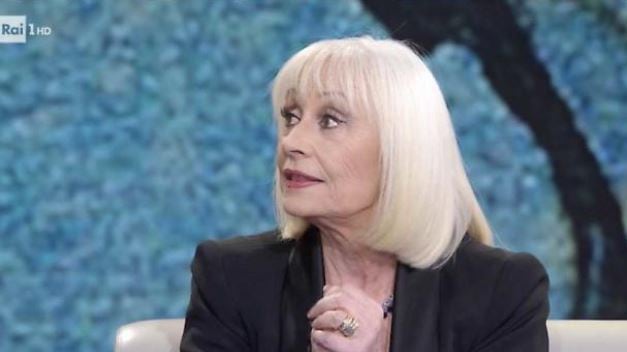 Raffaella Carrà: "Benigni mi ha detto di no, nessun litigio con De Filippi"