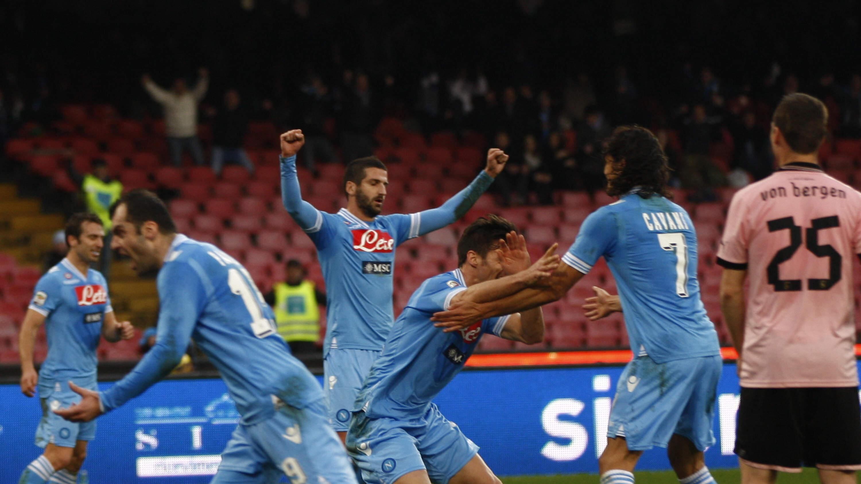 Il Napoli fa la festa del gol e la vetta è più vicina