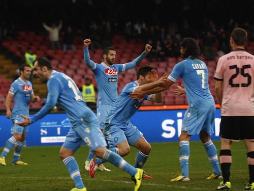 Il Napoli fa la festa del gol e la vetta è più vicina