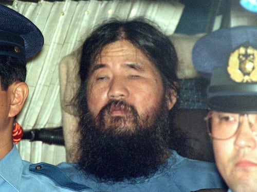 Tokyo, giustiziato Shoko Asahara e altri sei membri della setta responsabile della strage con il sarin