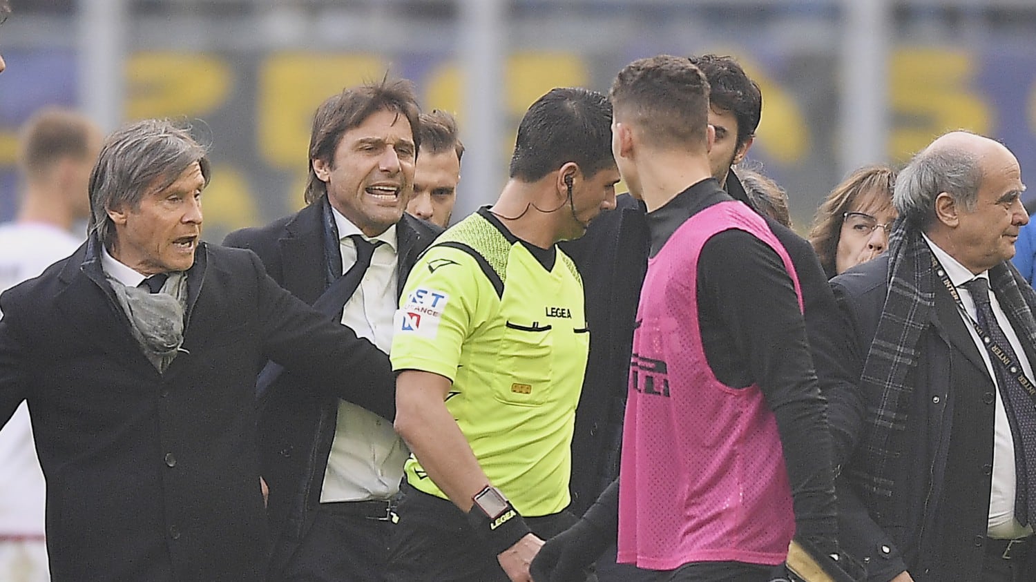 Inter, caos nel finale: esplode la rabbia contro l'arbitro Manganiello