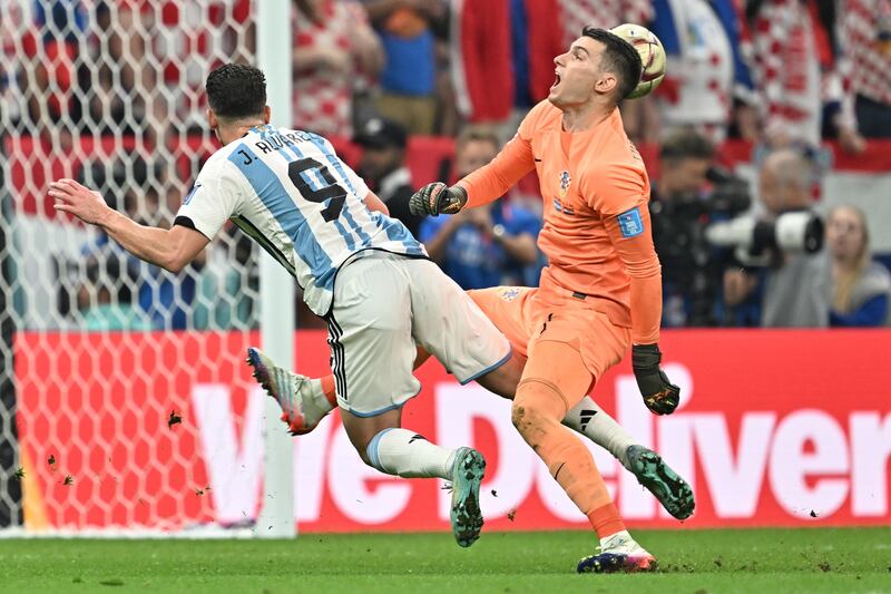 Livakovic stende Alvarez: è il rigore che vale l'1-0 in Argentina-Croazia