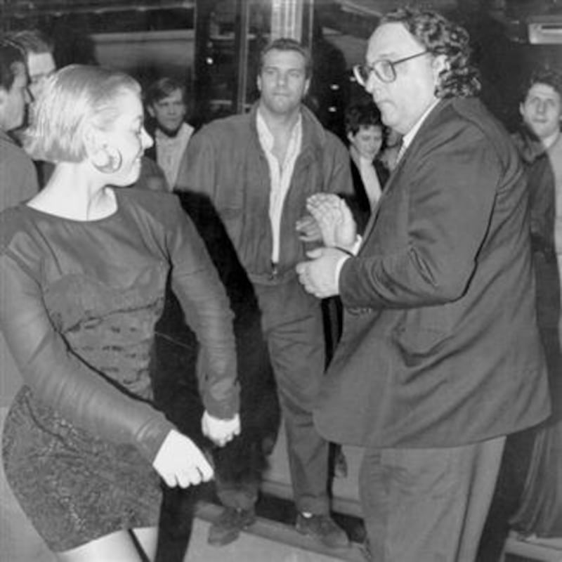 De Michelis mentre impazza nelle notti danzanti