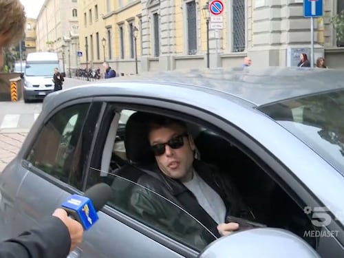 "Fedez vuole portarmi in tribunale". Staffelli svela il retroscena sulla consegna del Tapiro