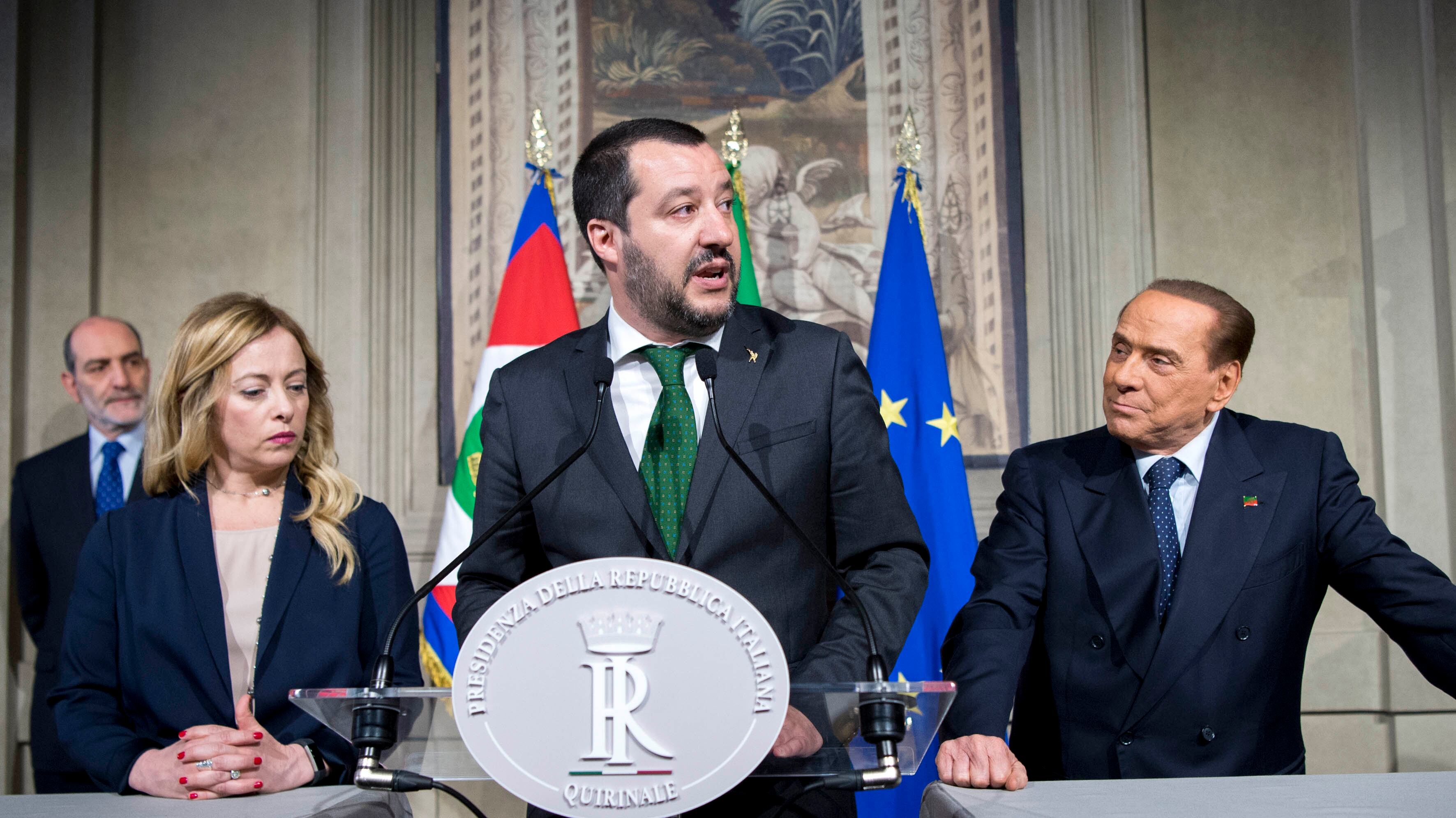 Sondaggi, sostanziale parità tra centrosinistra e centrodestra