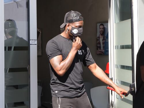 Balotelli e il finto stupro. Il piano dell'avvocato: "Mi compro due Ferrari"
