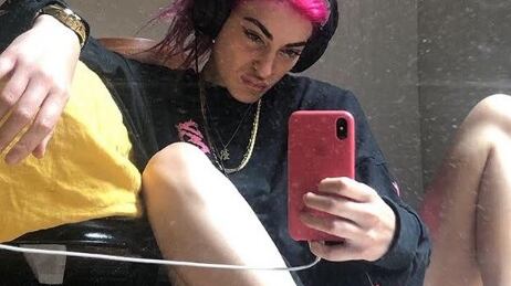 Roshelle esplosiva sui social (e Sfera Ebbasta apprezza)