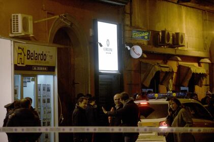 Rapina nel Napoletano, gioielliere uccide uno dei malviventi 5