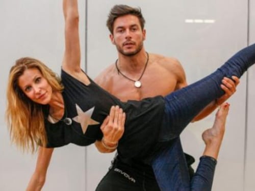 Gf Vip, tra Andrea Denver e Adriana Volpe intesa bollente. Lui: "La mia donna ideale. Fisico pazzesco..."